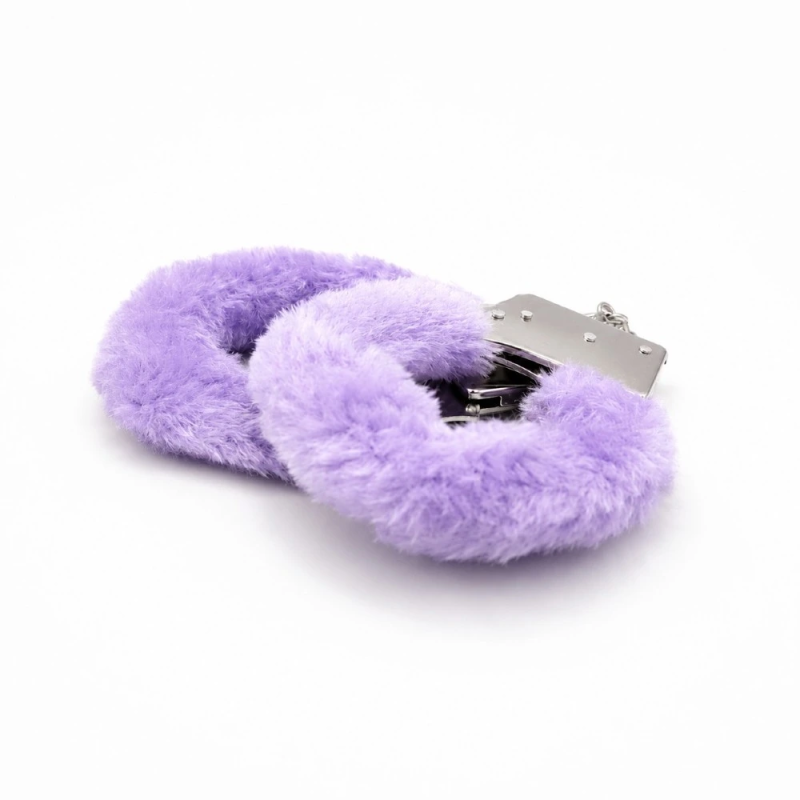 Violet Plush Cuffs – kajdanki z fioletowym futerkiem, łańcuszkiem i kluczykami, kajdanki erotyczne, BDSM