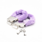 Violet Plush Cuffs – kajdanki z fioletowym futerkiem, łańcuszkiem i kluczykami, kajdanki erotyczne, BDSM