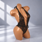 Noir Lace Elegance – czarne koronkowe body z głębokim dekoltem i opaską na oczy UNI