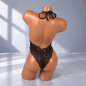 Noir Lace Elegance – czarne koronkowe body z głębokim dekoltem i opaską na oczy UNI