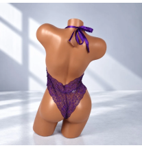 Fioletowe body damskie z koronki Purple Lace Desire z odkrytymi plecami, wiązaniem na szyi i wysoko wyciętym dołem.