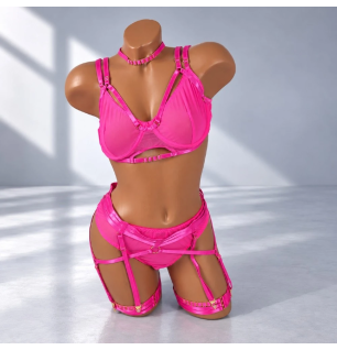 Pink Passion – różowy komplet bielizny erotycznej damskiej z biustonoszem, figami, paskami na uda i ozdobną obróżką