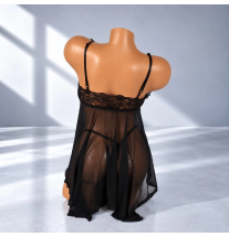 Black Midnight Lace – czarny komplet bielizny damskiej z prześwitującą koszulką, koronkowym wykończeniem i stringami