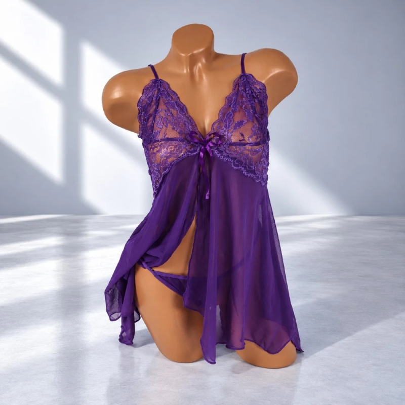 Purple Temptation – fioletowy komplet bielizny erotycznej z koronkową koszulką i stringami, różne rozmiary Purple Temptation – fioletowy komplet bielizny erotycznej z koronkową koszulką i stringami, różne rozmiary