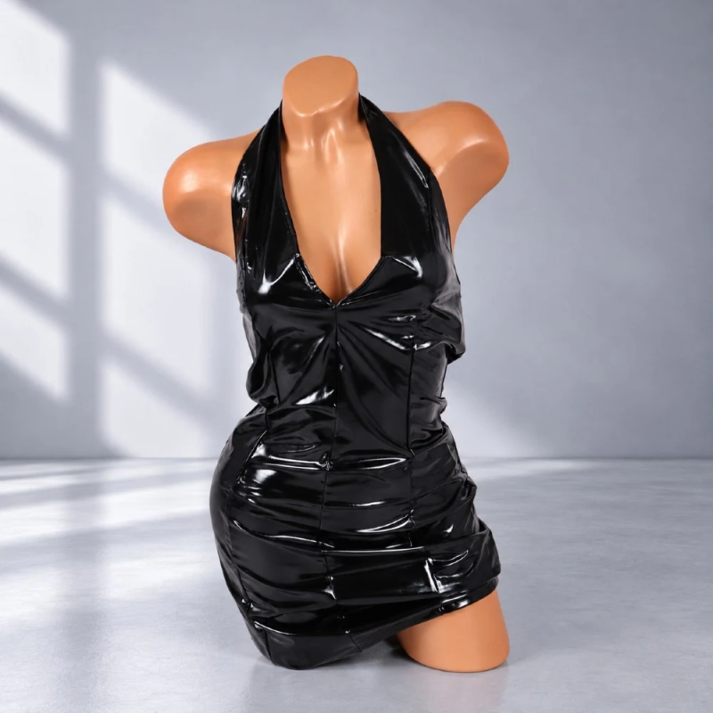 Noir Gloss Dress – czarna sukienka erotyczna wet look z głębokim dekoltem i odkrytymi plecami, różne rozmiary