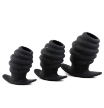 Zestaw trzech silikonowych zatyczek analnych o karbowanej strukturze – różne rozmiary