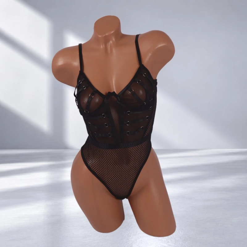 Black Obsession – zmysłowe czarne body z siateczki z ozdobnymi paskami, różne rozmiary