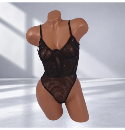 Czarne body erotyczne Black Obsession z transparentnej siateczki i ozdobnymi paskami – widok z przodu