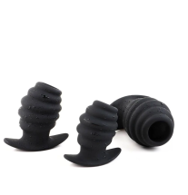 Karbowana zatyczka analna z szeroką podstawą – zbliżenie