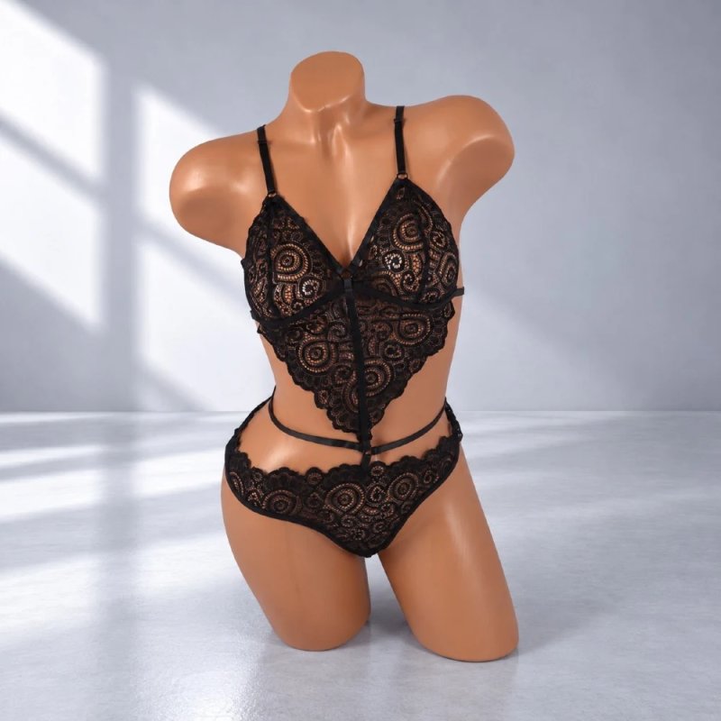 Black Mystique – czarne body koronkowe z odkrytymi plecami i paskami, różne rozmiary Black Mystique – czarne body koronkowe z odkrytymi plecami i paskami, różne rozmiary