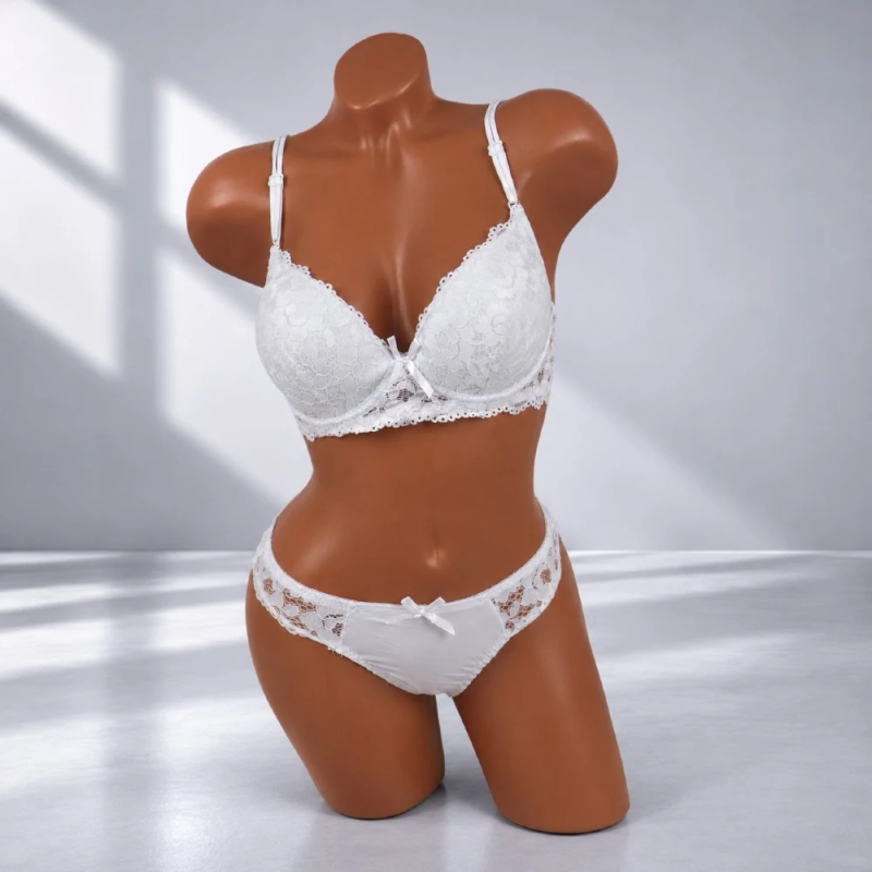 White Pearl – biały komplet koronkowej bielizny damskiej z biustonoszem i stringami, różne rozmiary