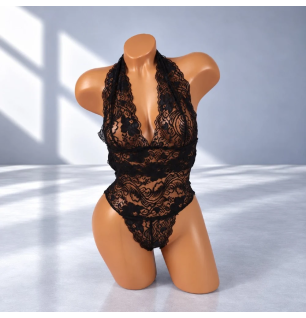 Czarne koronkowe body damskie Midnight Amore z głębokim dekoltem V i kwiatowym wzorem – widok z przodu