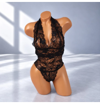 Czarne koronkowe body damskie Midnight Amore z głębokim dekoltem V i kwiatowym wzorem – widok z przodu