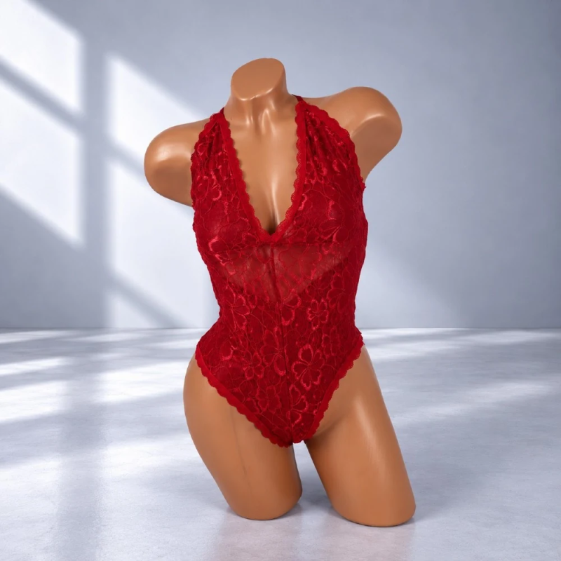 Ruby Floral Elegance – czerwone koronkowe body damskie z głębokim dekoltem i odkrytymi plecami, różne rozmiary