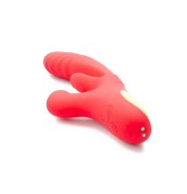 Czerwony masażer intymny króliczek – detal końcówki i ramienia stymulującego